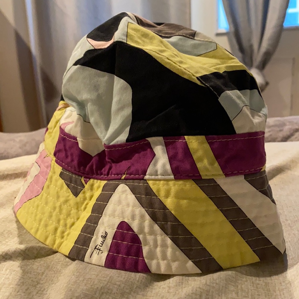 Authentic Emilio Pucci Bucket Hat. Size 1 style Small